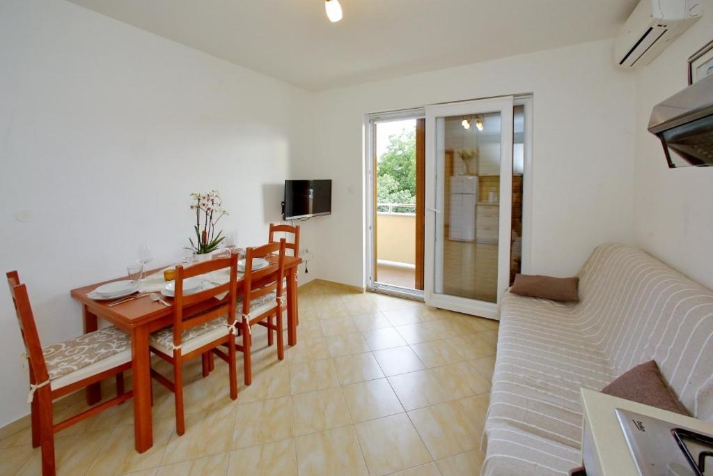 Apartments With A Parking Space Sukosan, Zadar - 16641 Exterior photo
